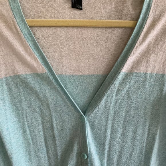 Light blue and white caridgan - Picture 4 of 4